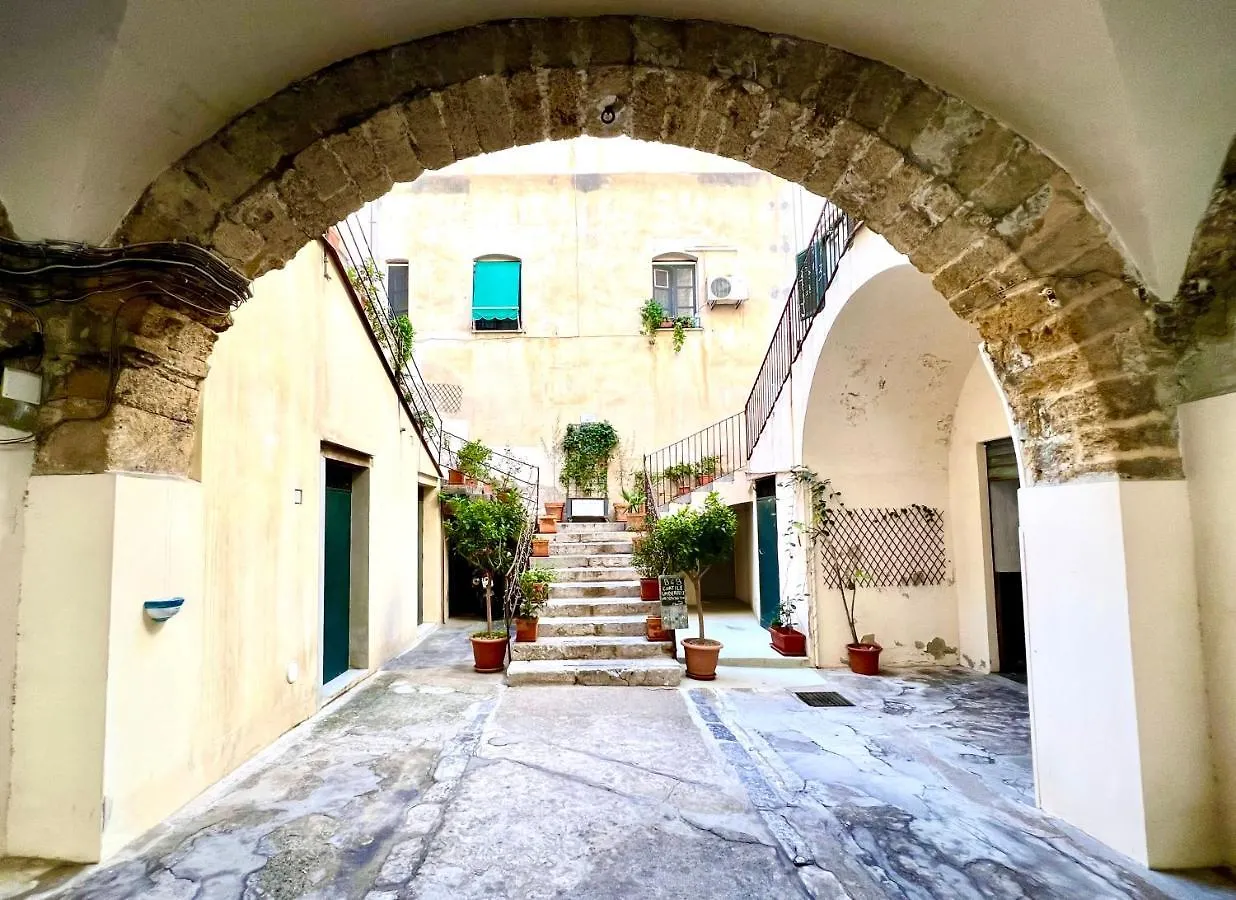 Bed and Breakfast Cortile Umberto I à Cefalù 0*,